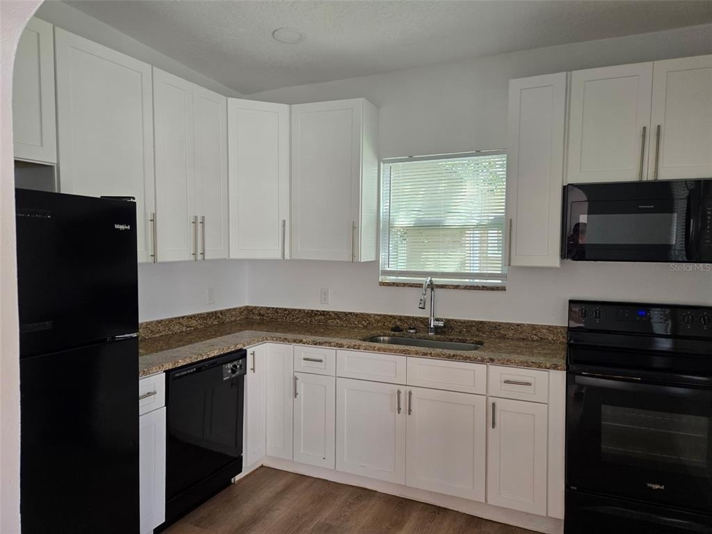403 Avenue J Se - Photo 1