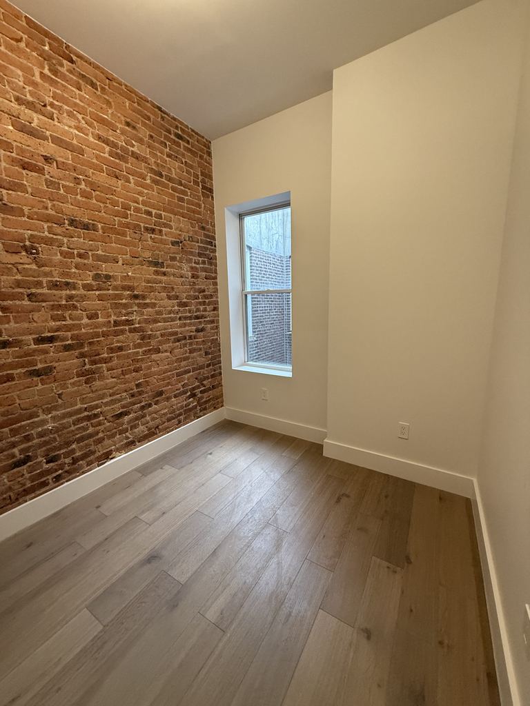 1853 Cornelia Street - Photo 5
