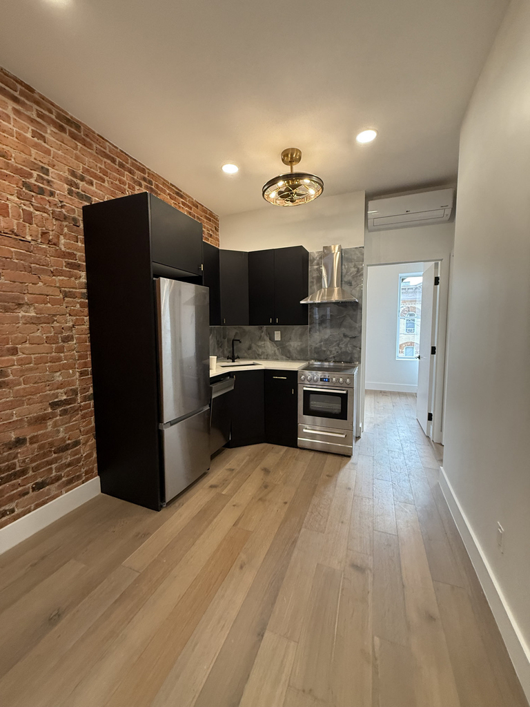 1853 Cornelia Street - Photo 10