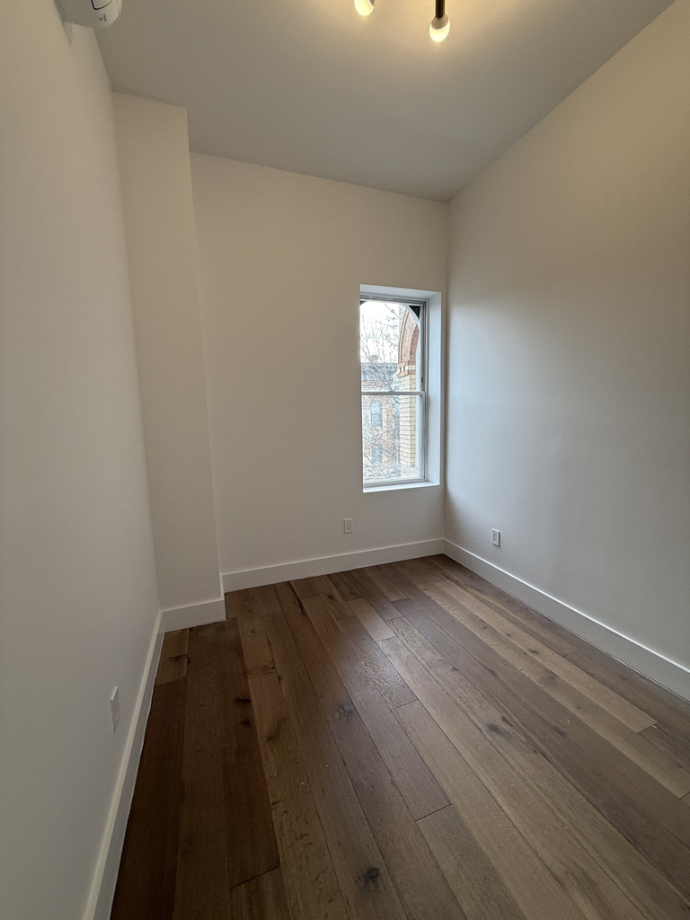 1853 Cornelia Street - Photo 8