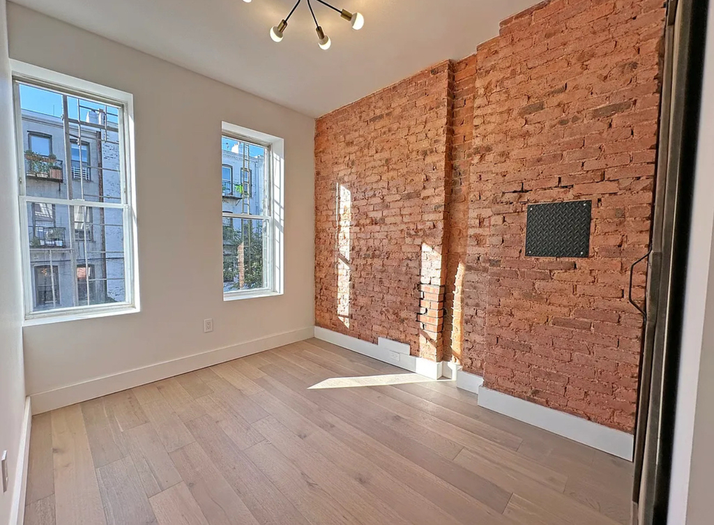 1853 Cornelia Street - Photo 0