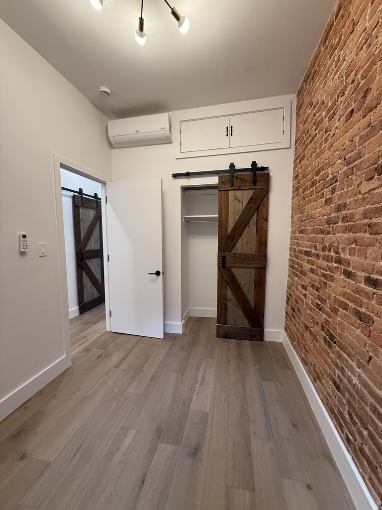 1853 Cornelia Street - Photo 4