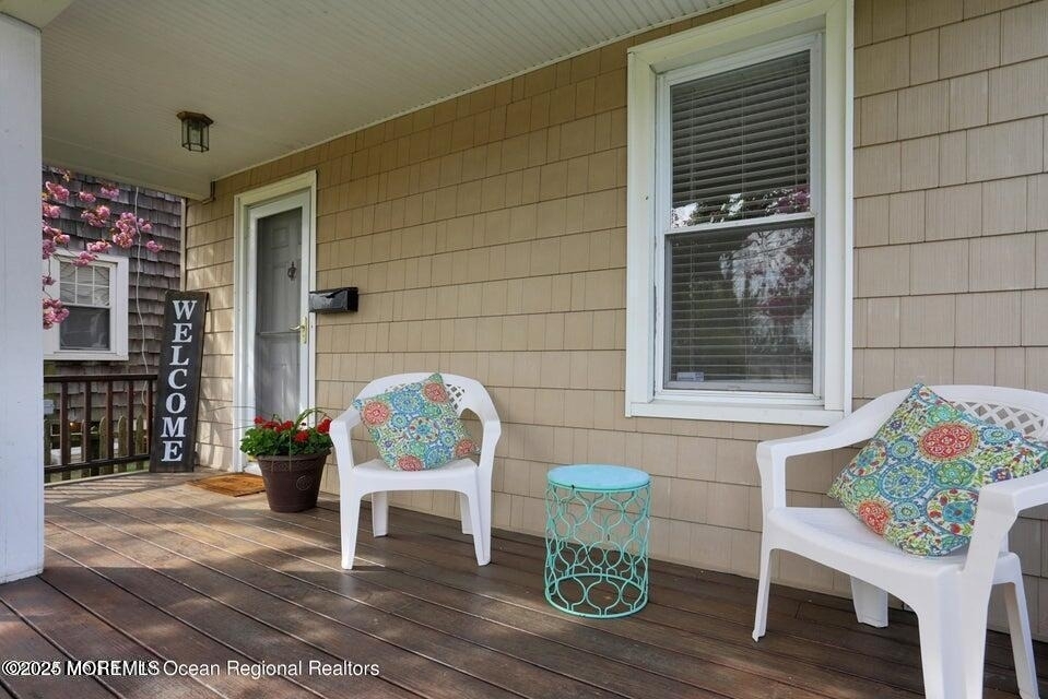612 Sylvania Avenue - Photo 4