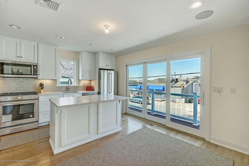 420 1st Avenue - Photo 2