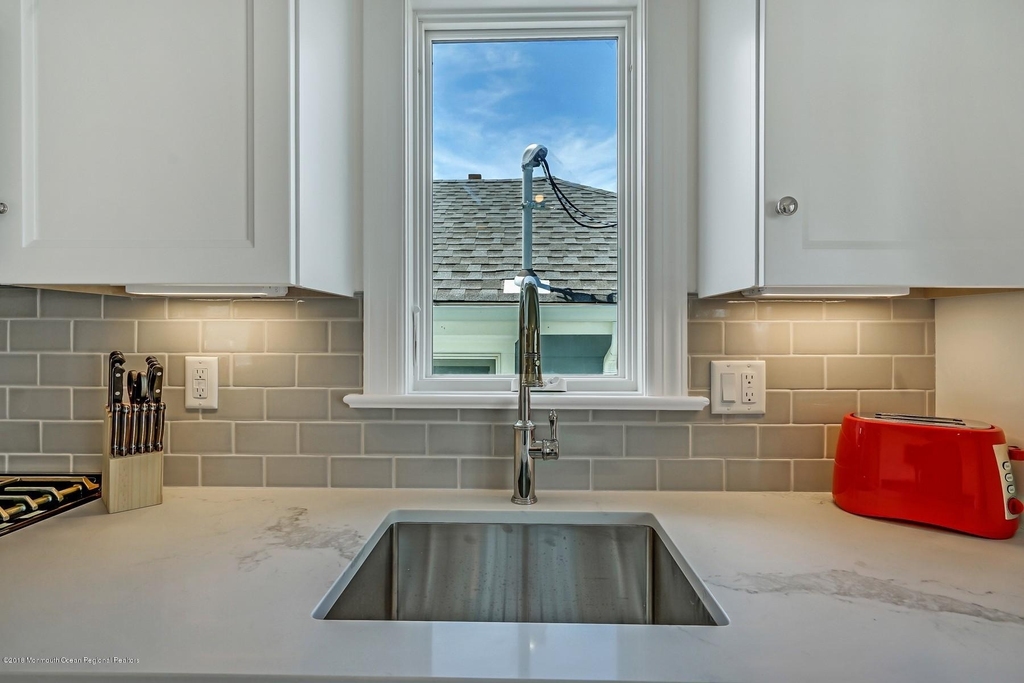 420 1st Avenue - Photo 3