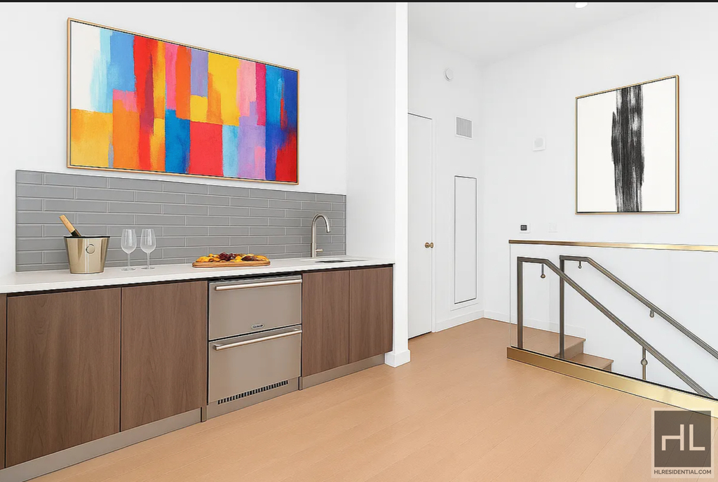 10th Avenue - Photo 16