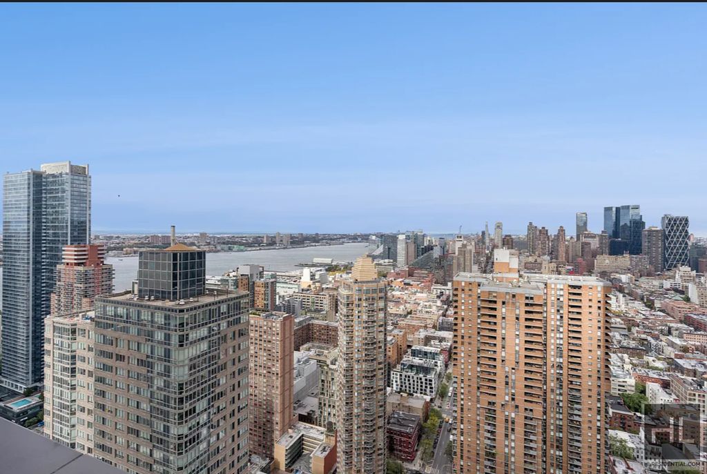 10th Avenue - Photo 18