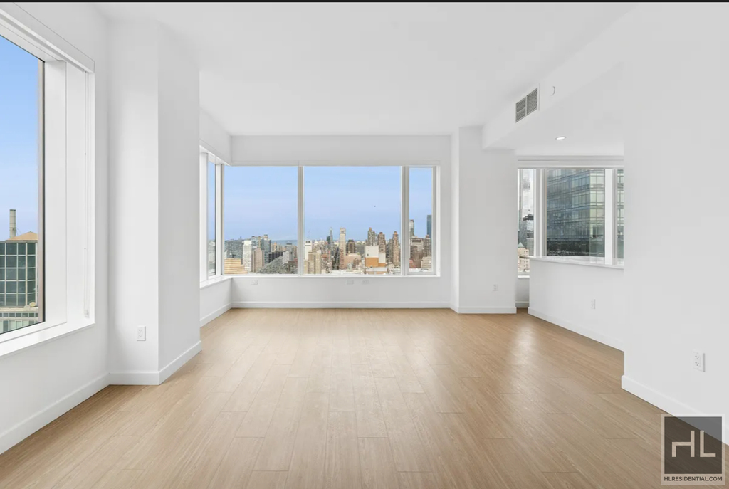 10th Avenue - Photo 8