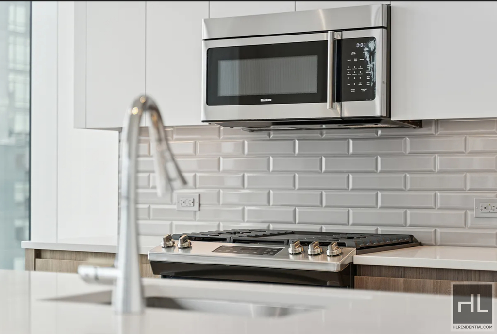 10th Avenue - Photo 13