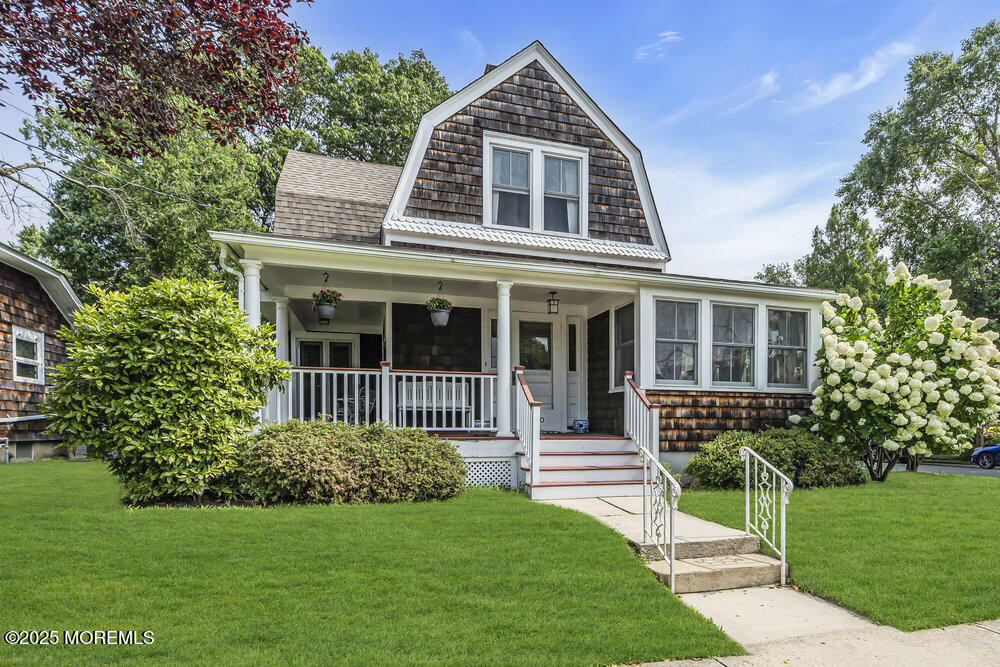 600 St Clair Avenue - Photo 0