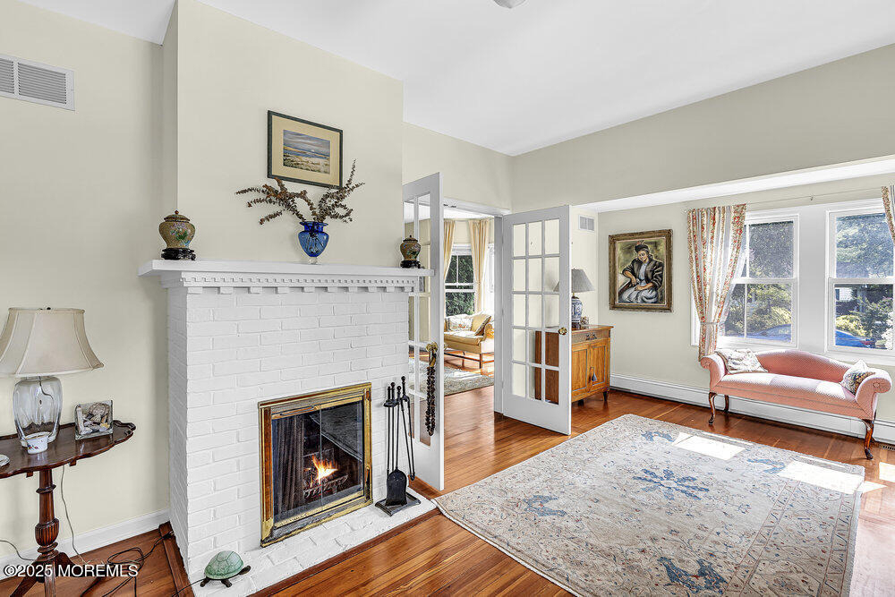 600 St Clair Avenue - Photo 2