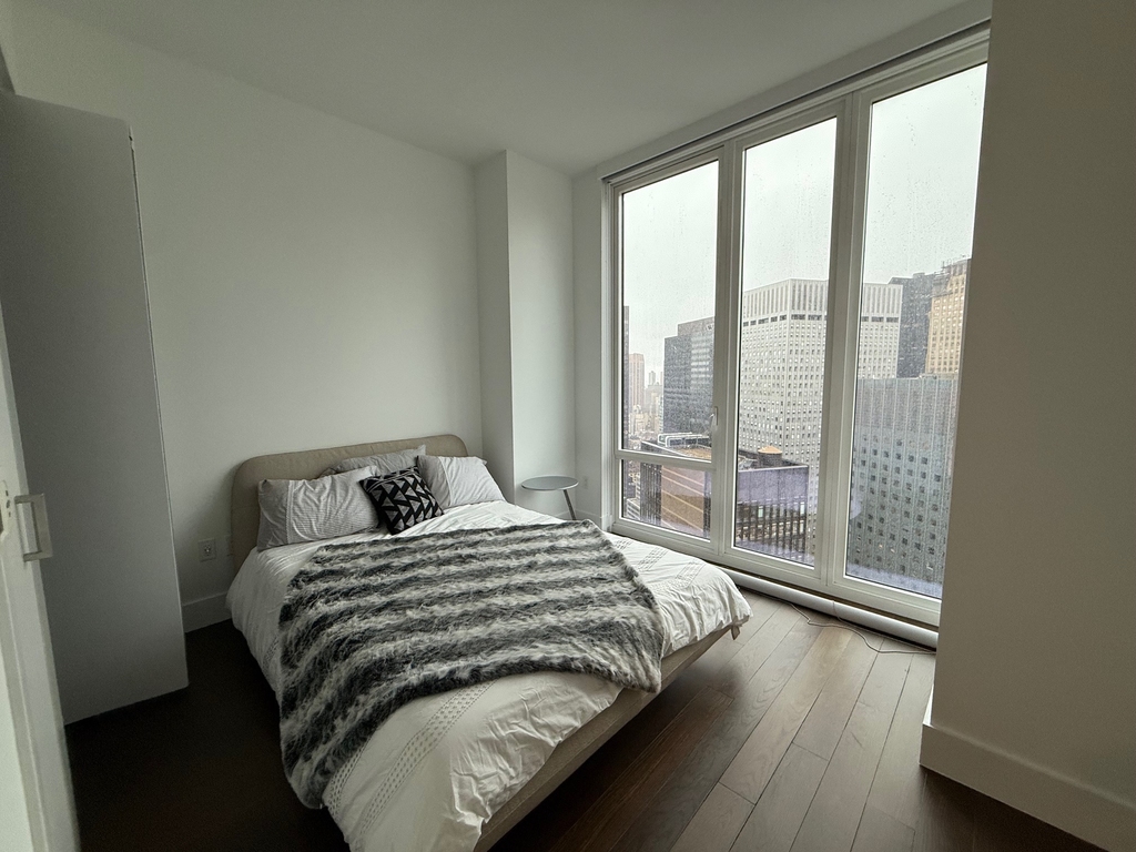 East 44th Street & 3rd Avenue  - Photo 5