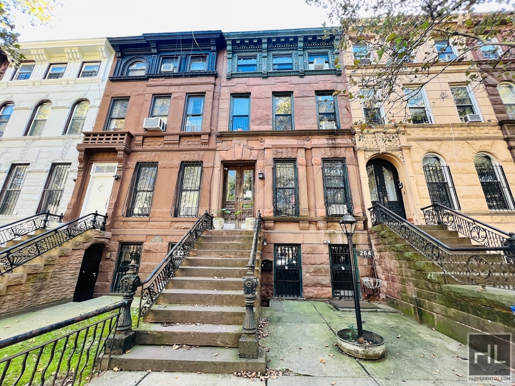 284 Halsey Street - Photo 4