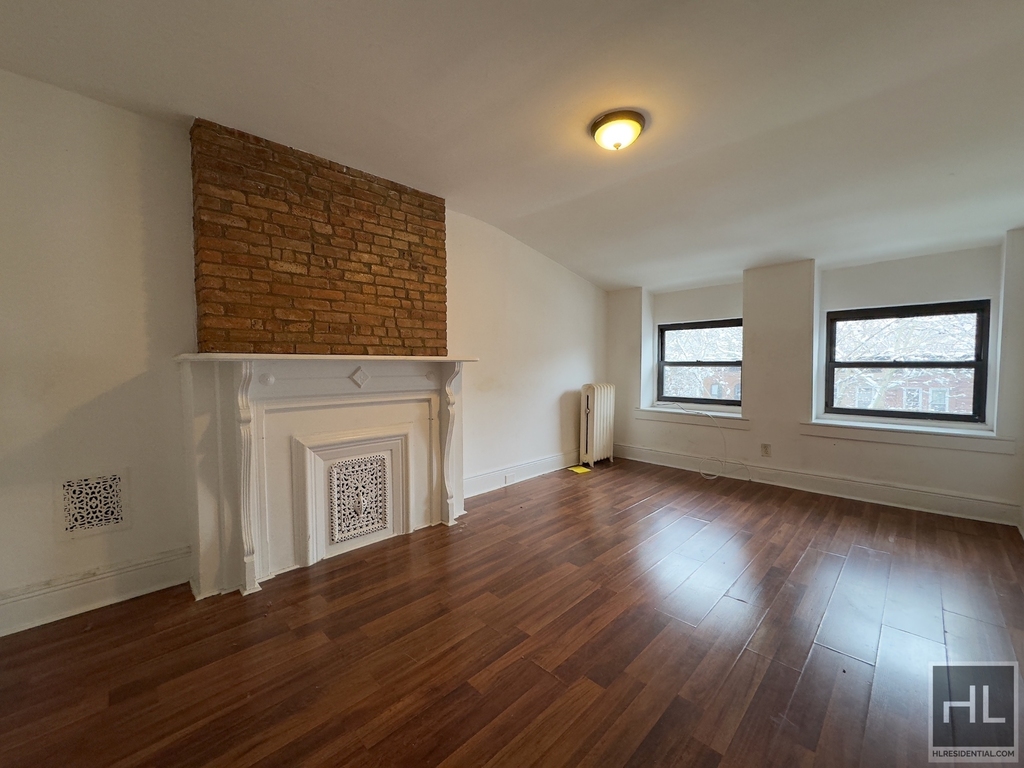 284 Halsey Street - Photo 0