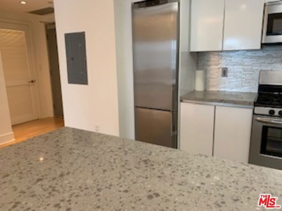 1730 Sawtelle - Photo 3