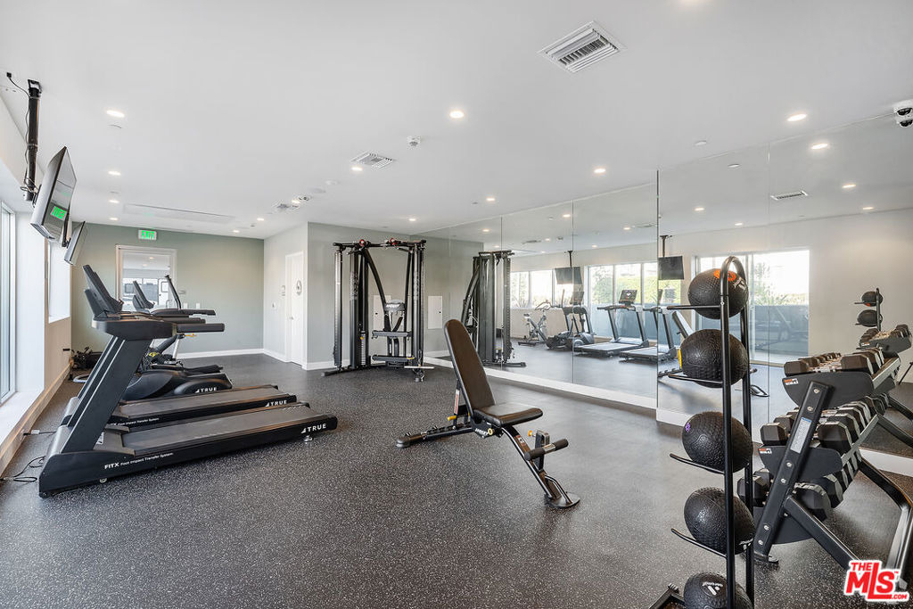 2600 S Sepulveda Boulevard - Photo 4