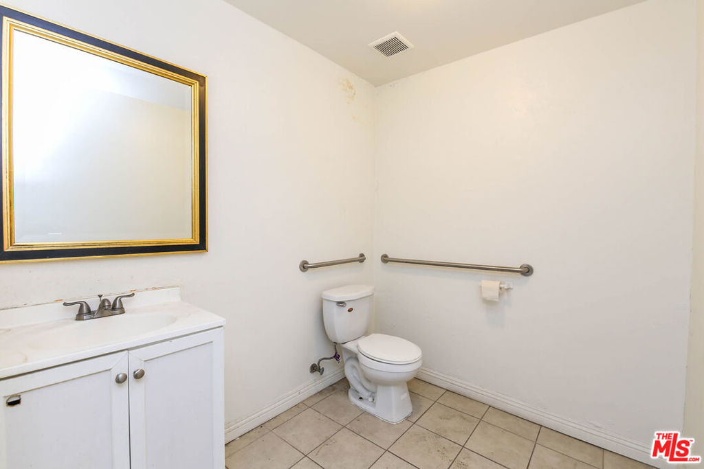 4015 W Olympic Boulevard - Photo 12