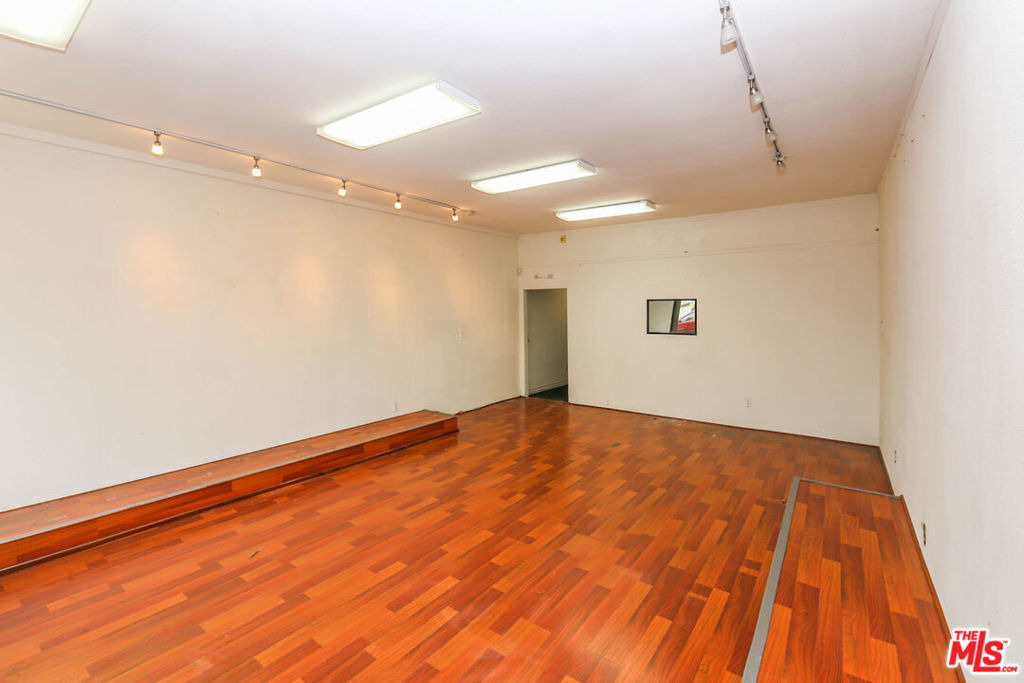 4015 W Olympic Boulevard - Photo 5