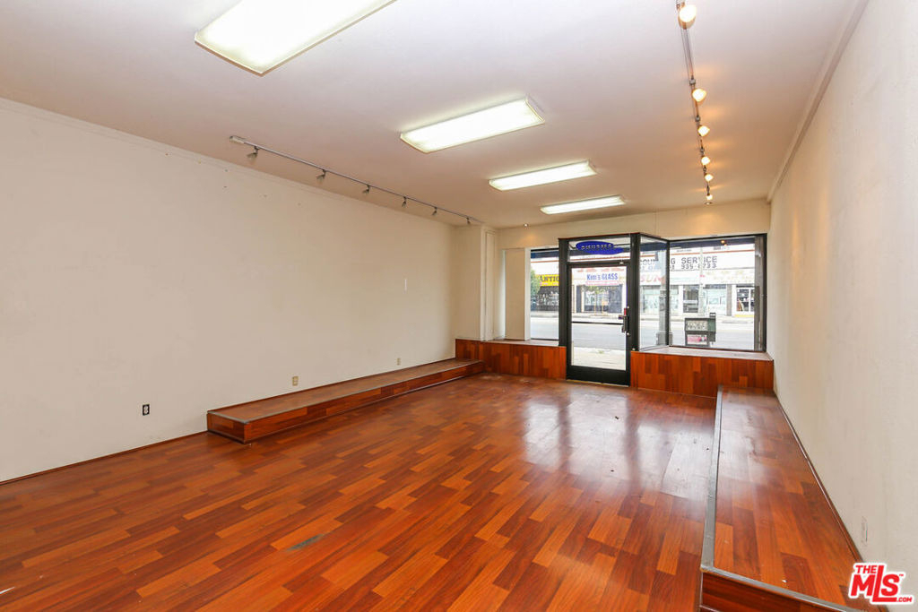 4015 W Olympic Boulevard - Photo 3