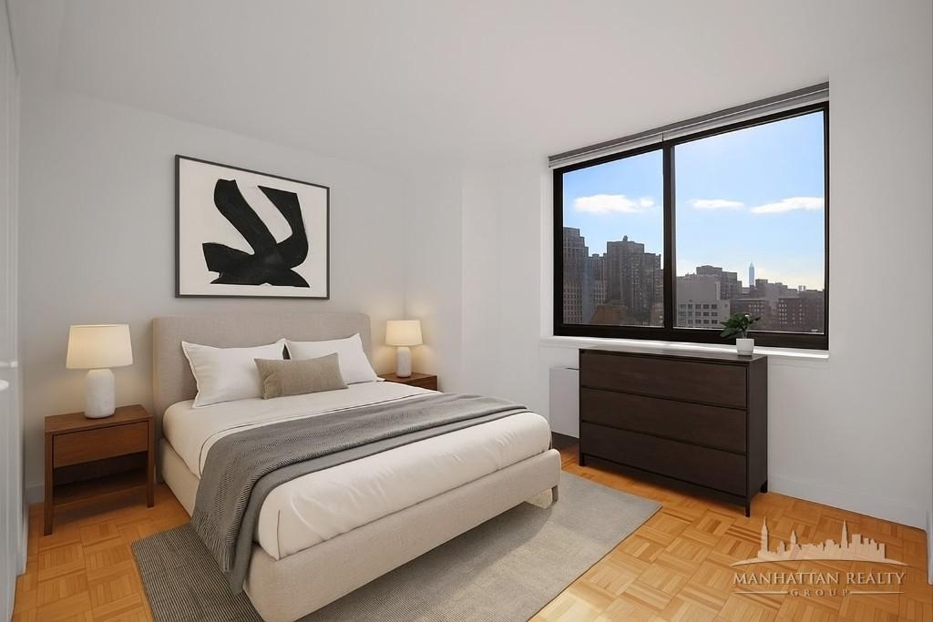 W 42nd St - Photo 1
