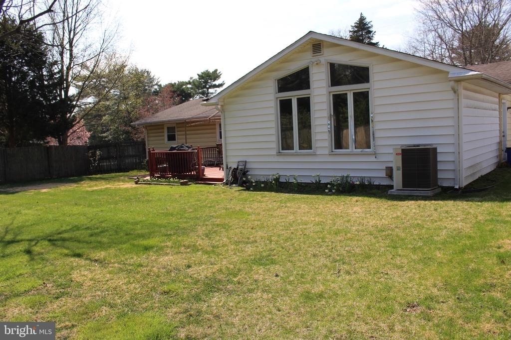 112 N Harvard Road - Photo 1