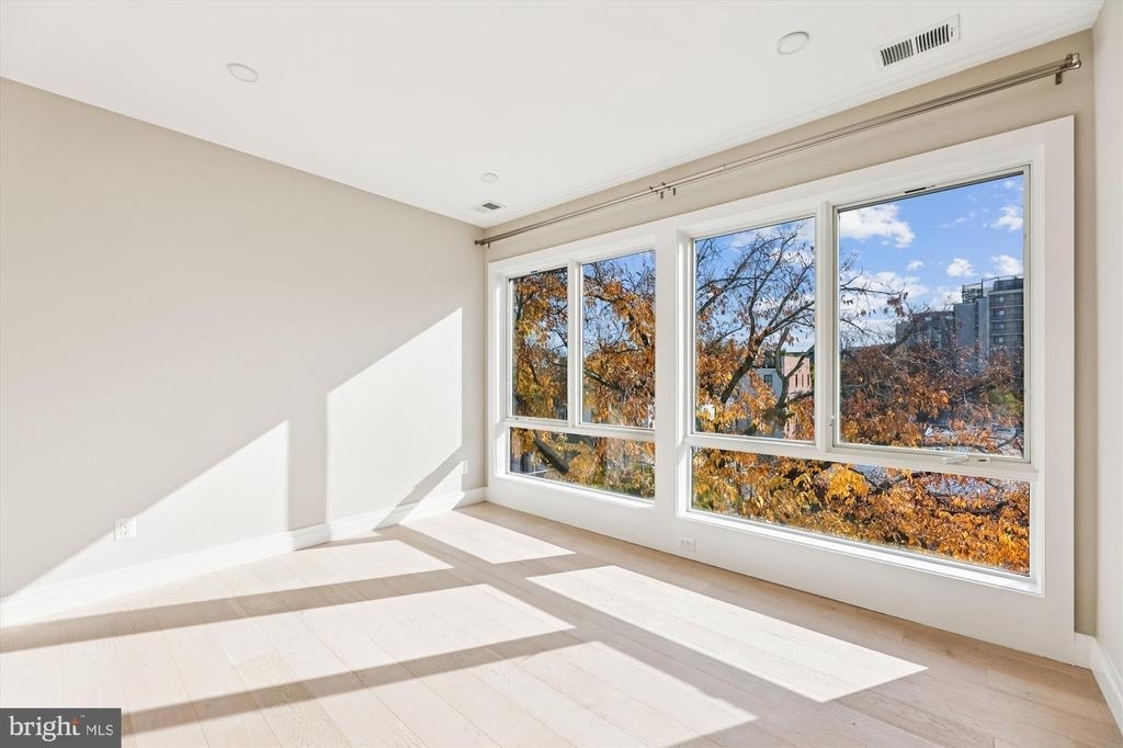 1102 Staples Street Ne - Photo 11