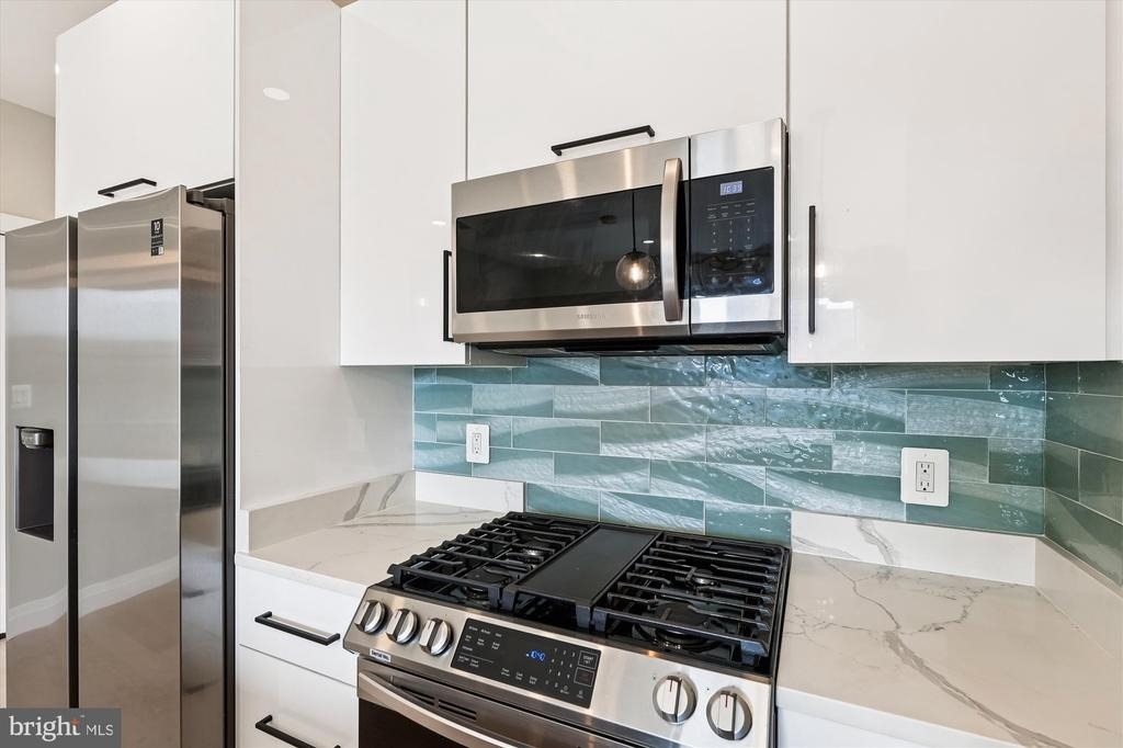 1102 Staples Street Ne - Photo 4