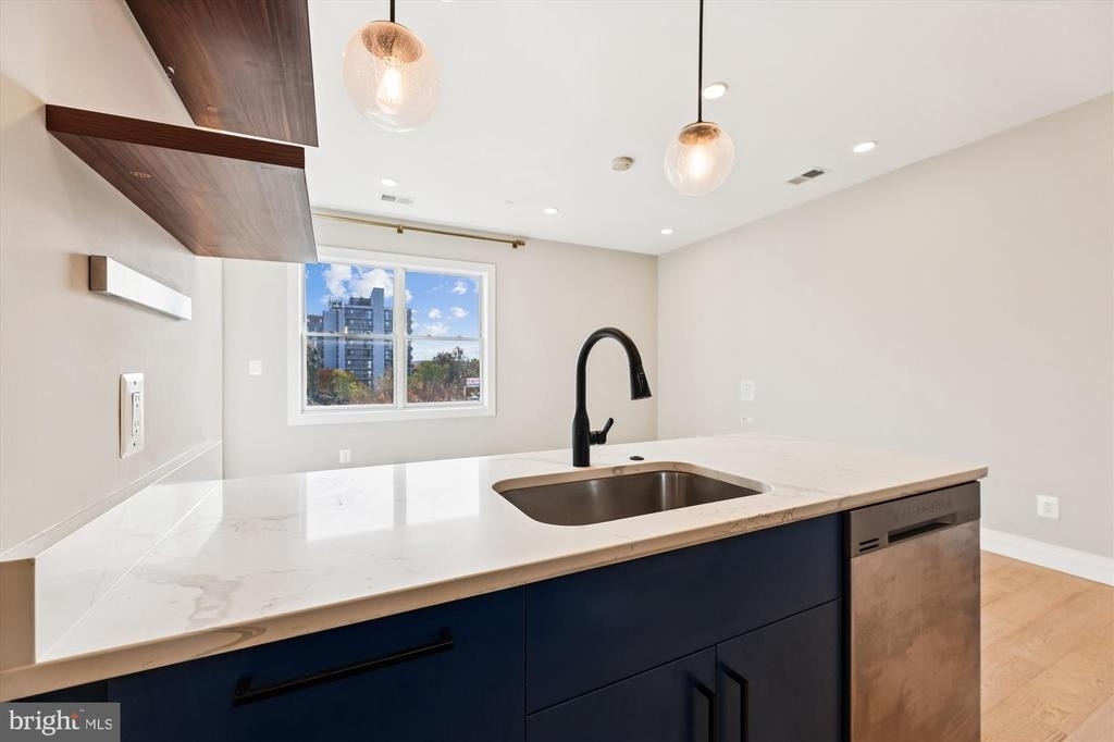 1102 Staples Street Ne - Photo 5