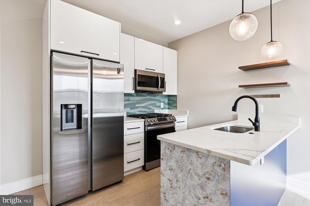 1102 Staples Street Ne - Photo 3