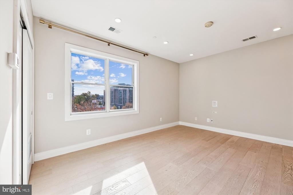 1102 Staples Street Ne - Photo 7