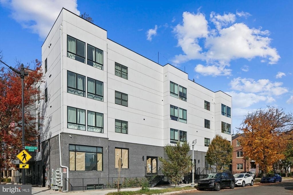 1102 Staples Street Ne - Photo 0