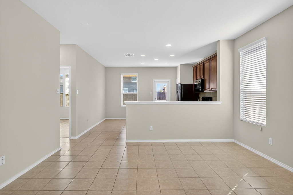 137 Miracle Dr - Photo 5