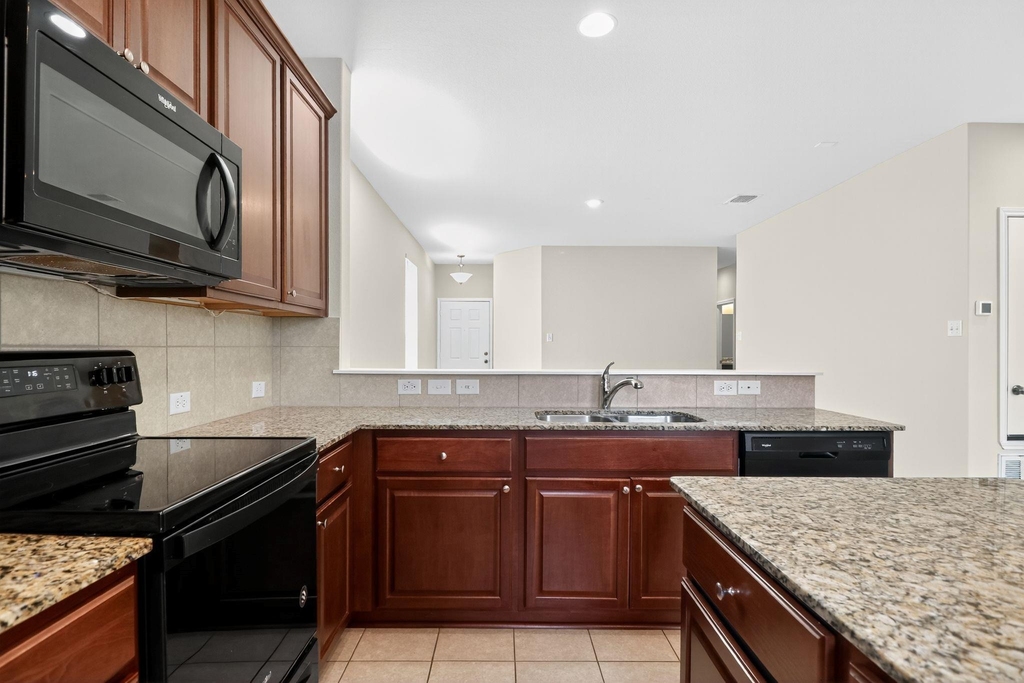 137 Miracle Dr - Photo 7