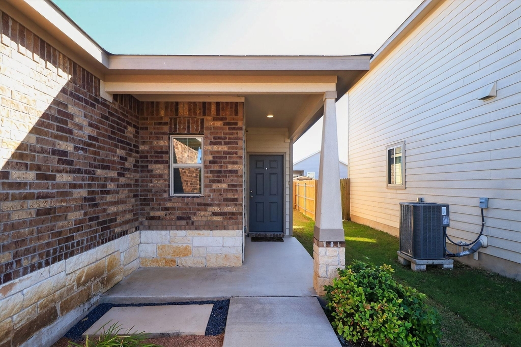 137 Miracle Dr - Photo 3