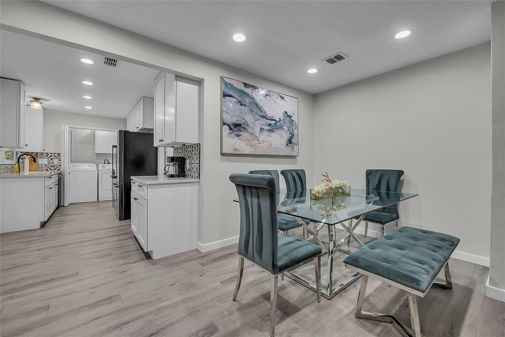 3400 Laguna Dr - Photo 6