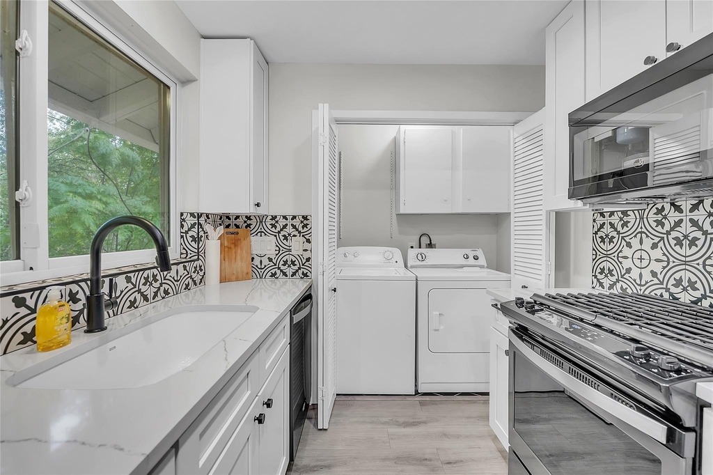 3400 Laguna Dr - Photo 8