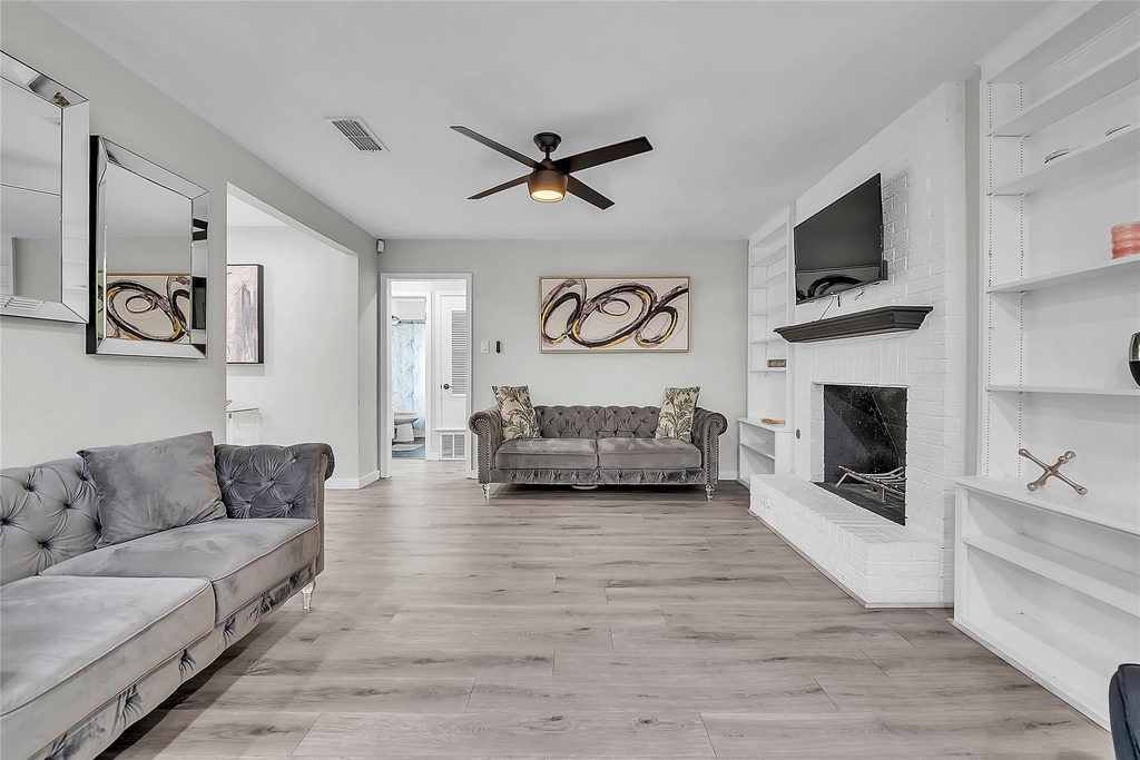 3400 Laguna Dr - Photo 5