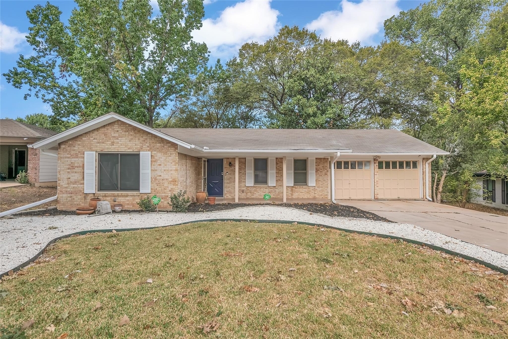 3400 Laguna Dr - Photo 0