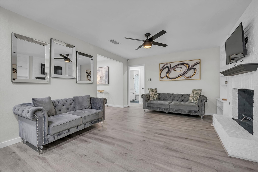 3400 Laguna Dr - Photo 4