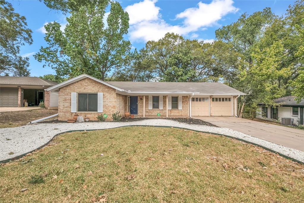 3400 Laguna Dr - Photo 1