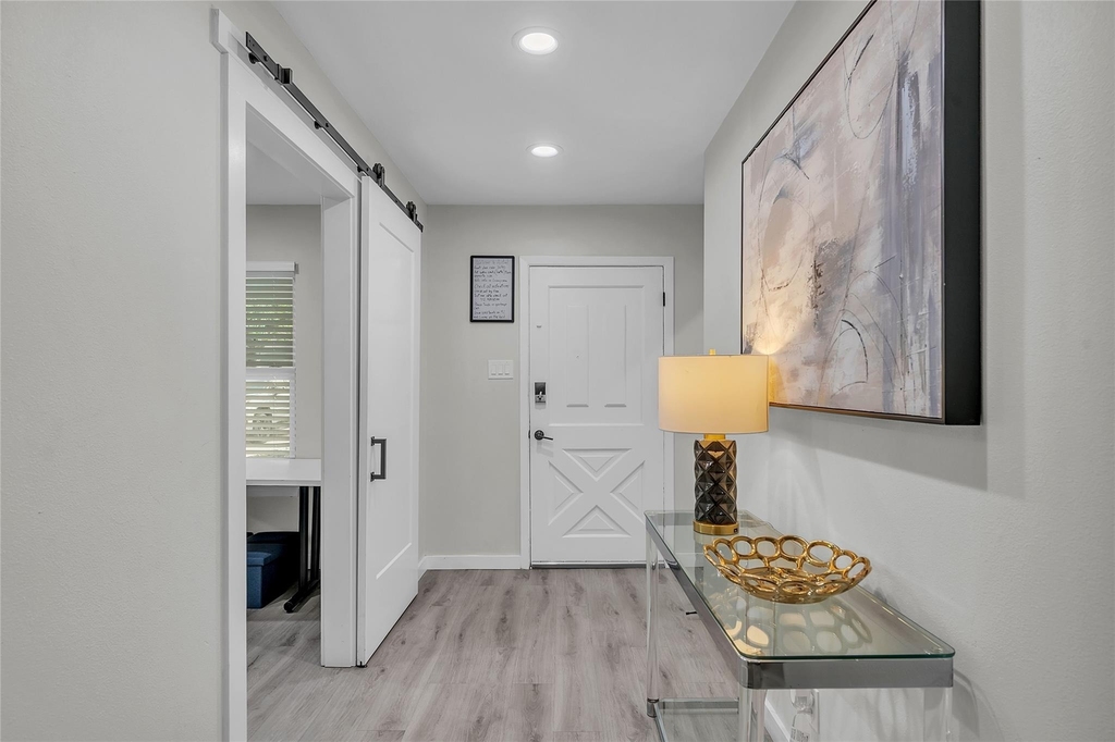 3400 Laguna Dr - Photo 2
