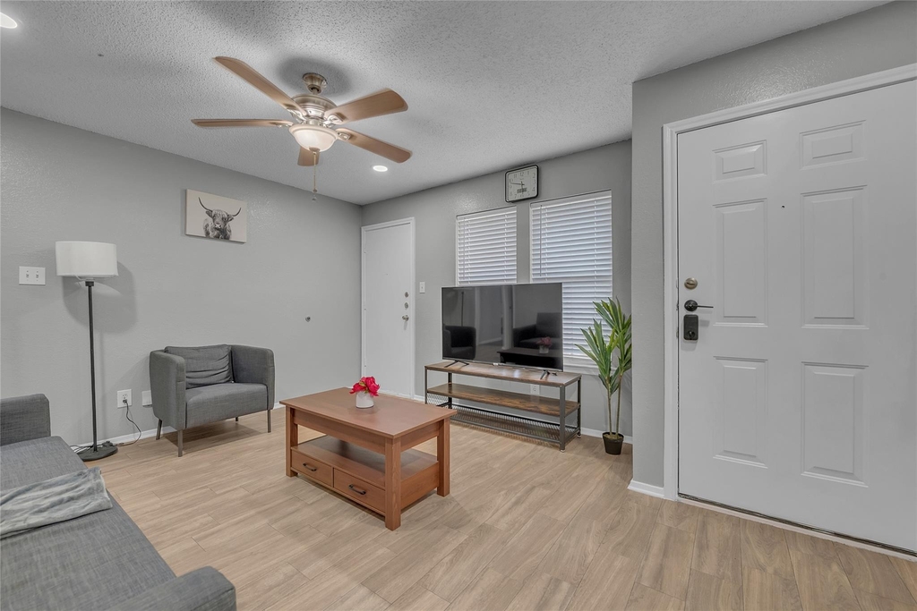 1507 Hollow Tree Blvd - Photo 3