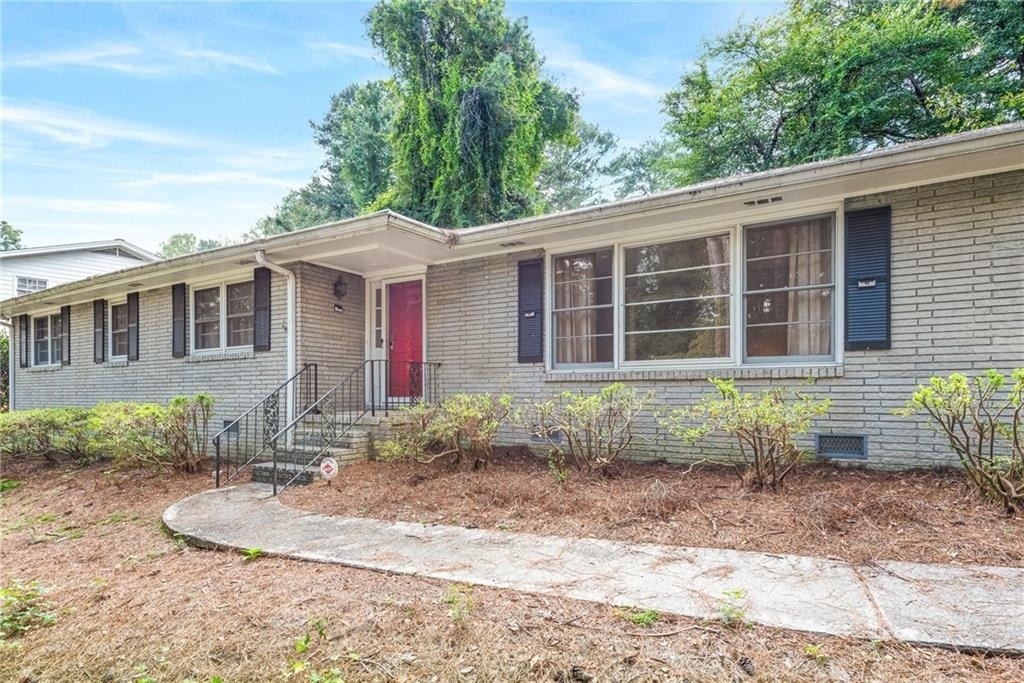 1973 Desmond Drive - Photo 0