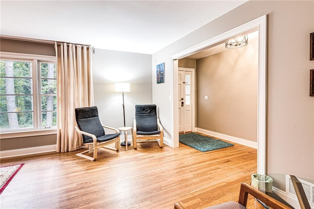 1973 Desmond Drive - Photo 3