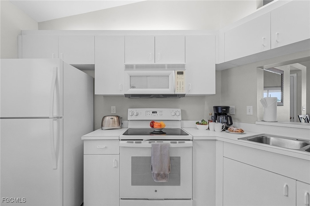 12131 Summergate Circle - Photo 8