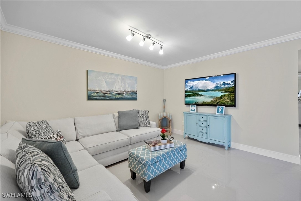 2100 Gulf Shore Boulevard N - Photo 6