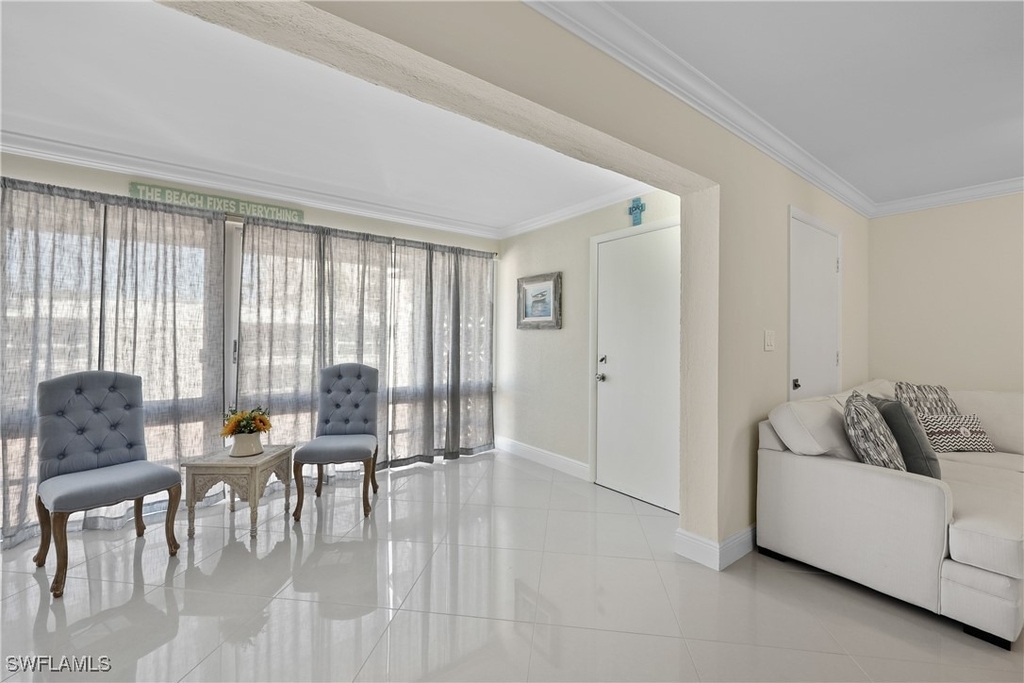 2100 Gulf Shore Boulevard N - Photo 2