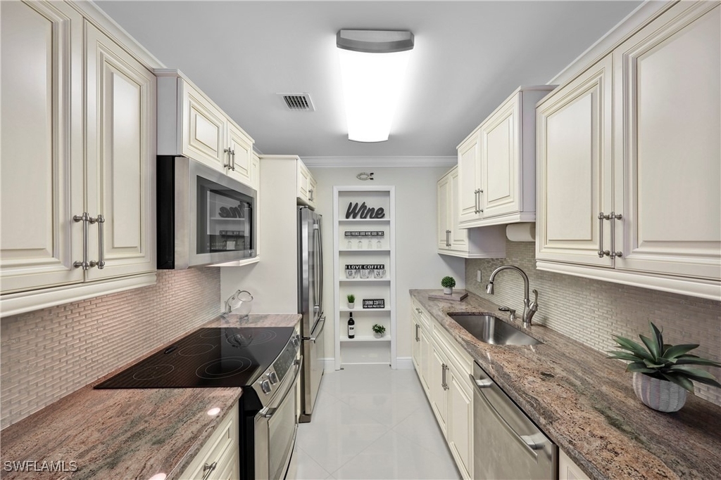 2100 Gulf Shore Boulevard N - Photo 12