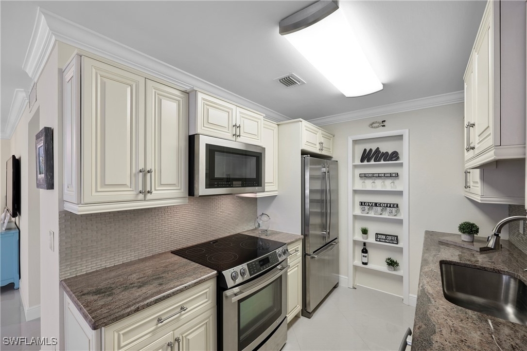 2100 Gulf Shore Boulevard N - Photo 14