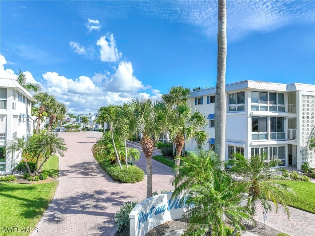2100 Gulf Shore Boulevard N - Photo 1